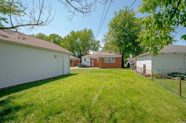 Building Photo - 3 Bedroom Ranch - $2650