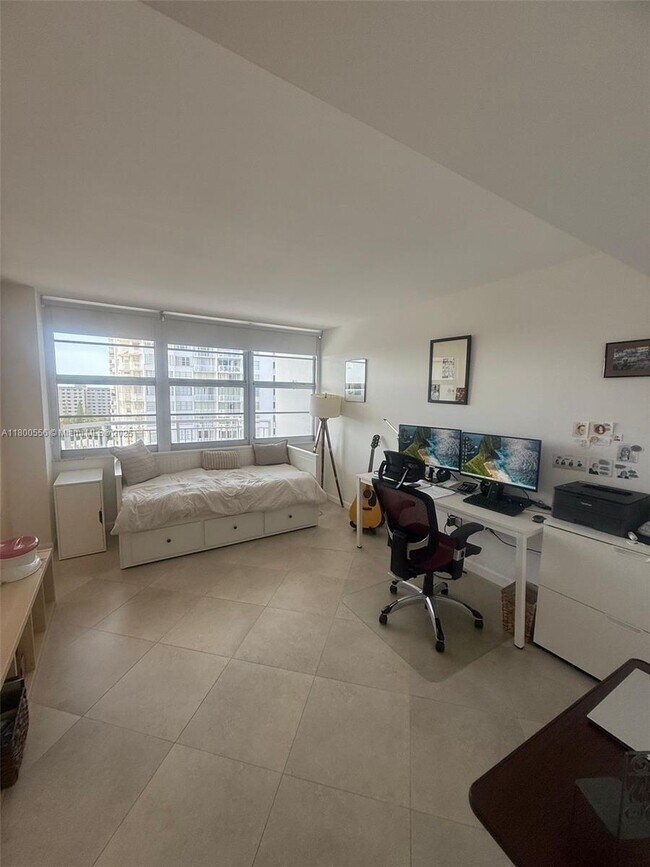 Building Photo - 18021 Biscayne Blvd