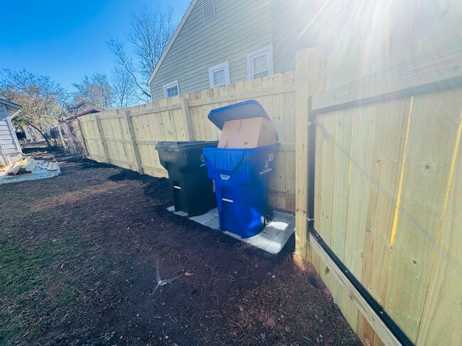 Building Photo - 105 Moultrie St