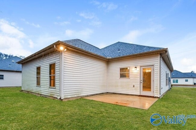 Building Photo - 611 White Oak Cir