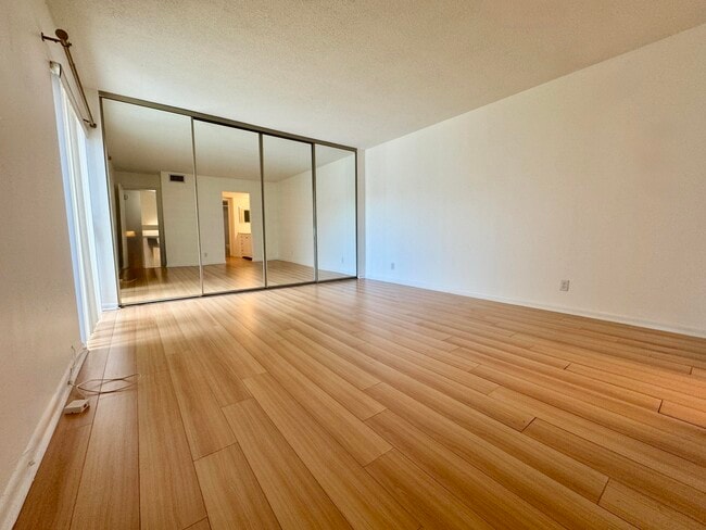Building Photo - 6330 Red Pine Ln