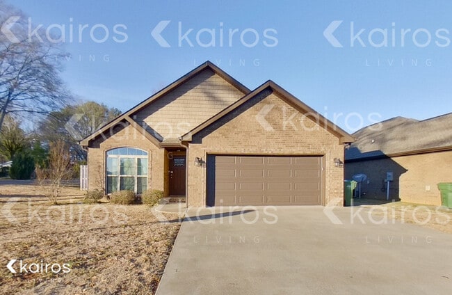 Building Photo - 101 Lyn Ln