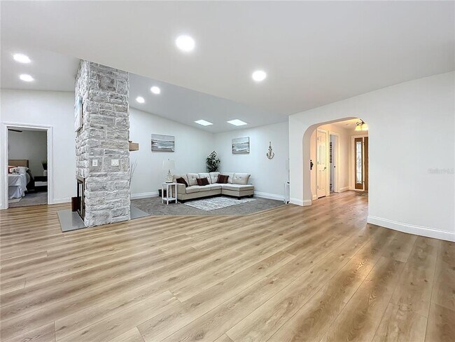 Building Photo - 3005 Enisglen Dr