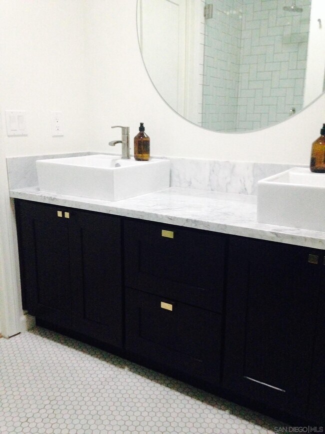 Building Photo - 357 Winsome Pl