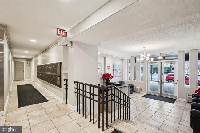 Building Photo - Incredible Location in Dupont Circle- Upda...