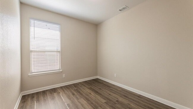 Building Photo - 1000 Meadow Scape Dr