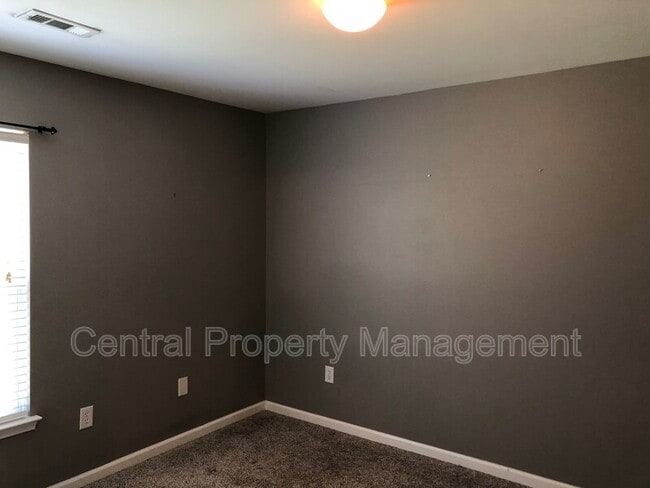 Building Photo - 547 Clairidge Dr