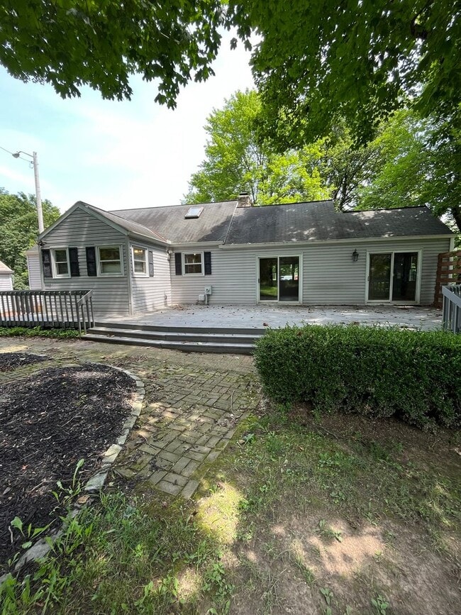 Building Photo - Charming 3-Bedroom Home in Reynoldsburg – ...