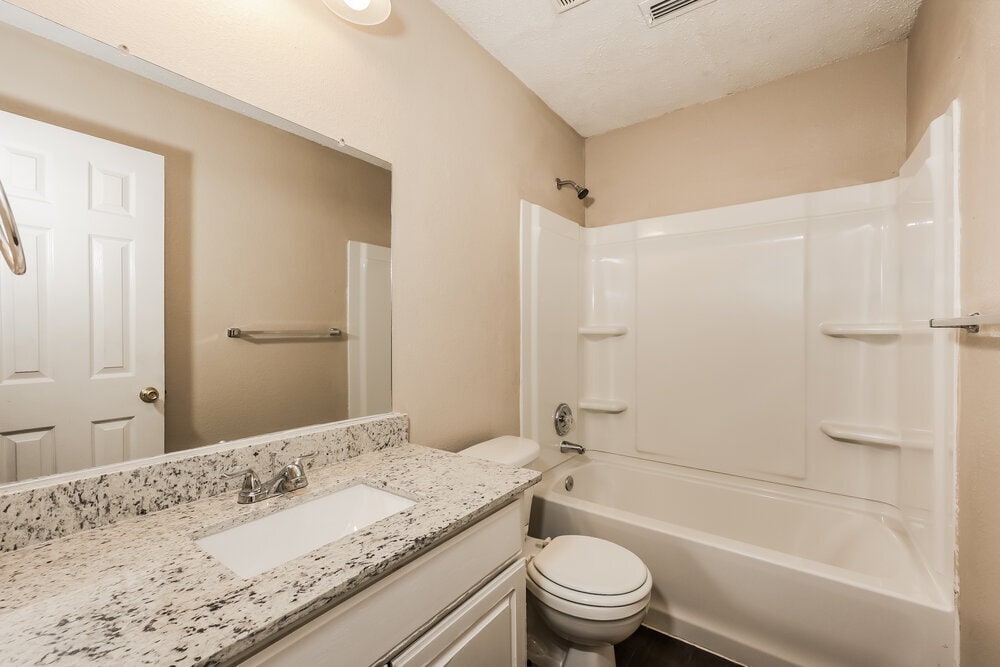 Building Photo - 2021 Wildwood Dr
