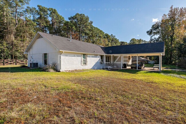 Building Photo - Stunning 3 Bed 2 Bath Brick Home with Huge Yard!