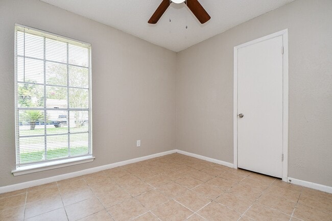 Building Photo - 14902 Gloster St