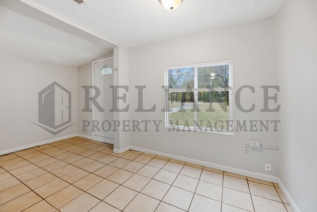 Building Photo - 508 N Tracy St