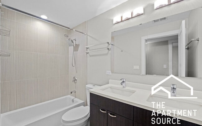 Building Photo - 1337 W Walton St