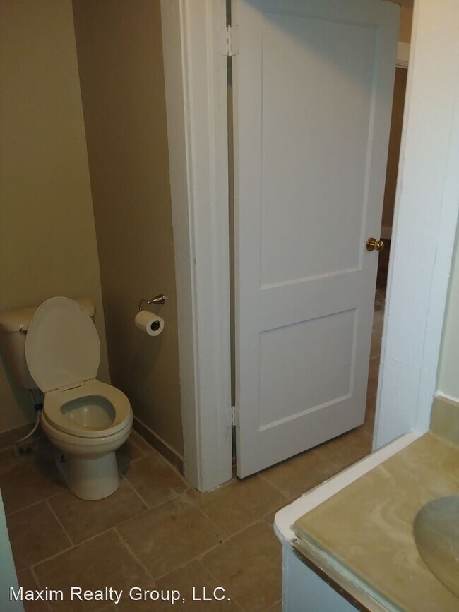 Building Photo - 4 br, 1.5 bath House - 2885 BINNEY ST