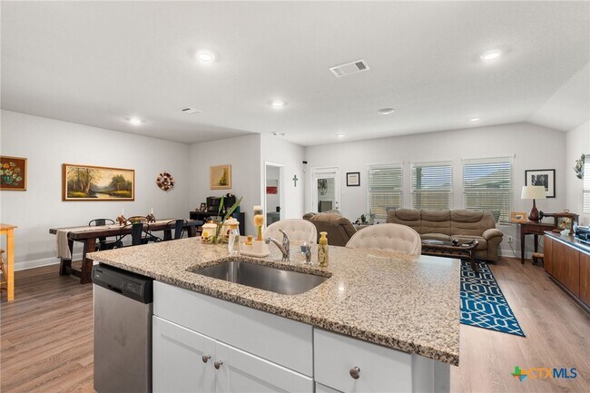 Building Photo - 1444 Acorn Wood