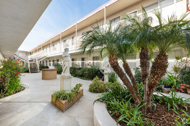 Building Photo - The Roman Apartments