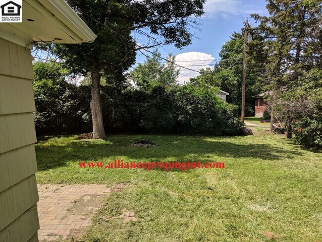 Building Photo - 411S14