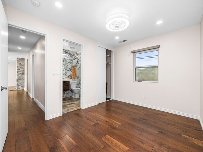 Building Photo - 2885 E Loran Heights Dr