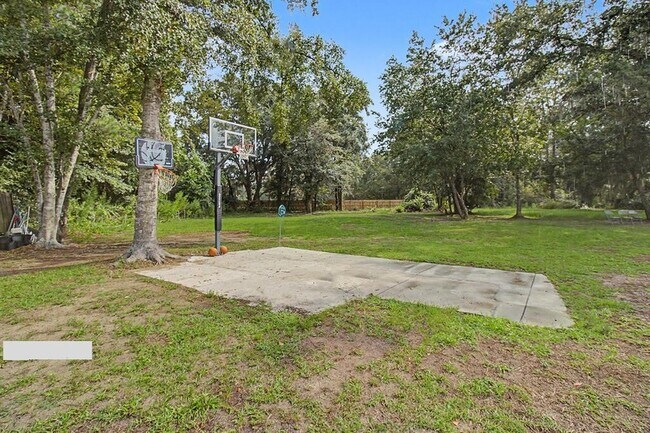 Building Photo - 340 McCumber Dr