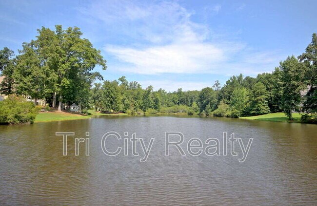 Building Photo - 250 Moss Creek Walk