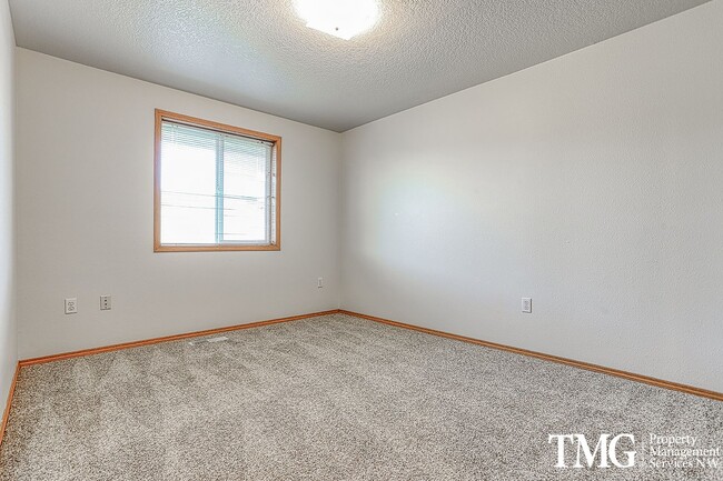 Building Photo - 3BD Ranch Style Home In Great Orchards Location!  Fully Fenced Yard!