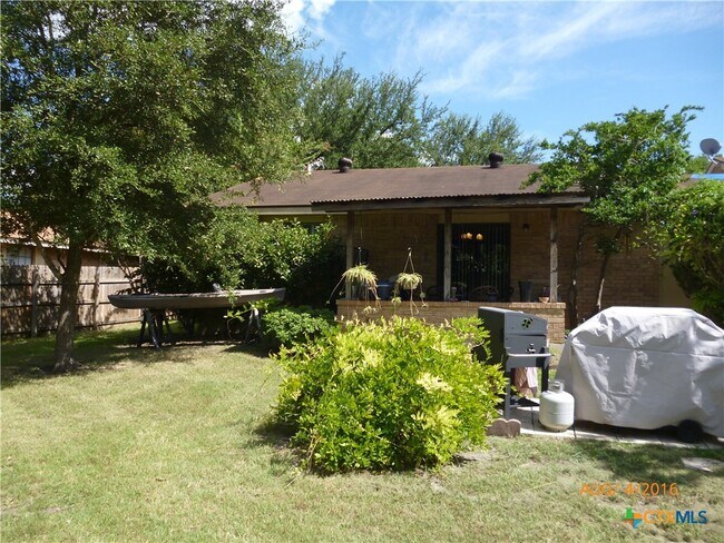 Building Photo - 1640 Old Marion Rd