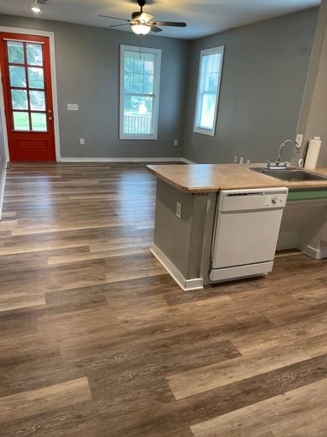 Building Photo - Single Family Home