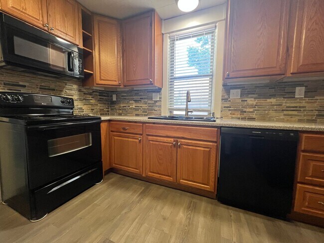 Building Photo - Historic Home Close to Downtown Loveland!