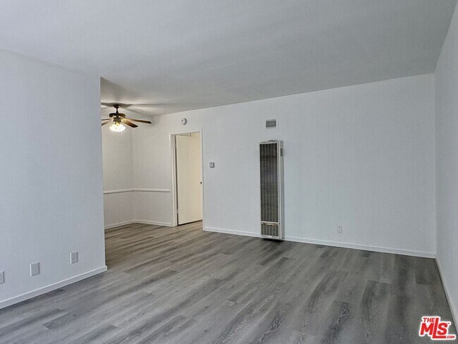 Building Photo - 1010 N Stanley Ave