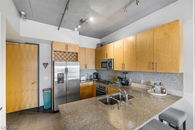 Building Photo - 353 E Bonneville Ave