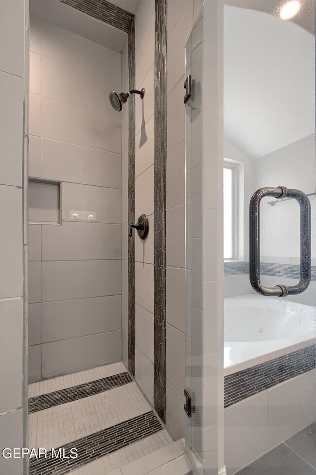 Building Photo - 14805 Holly Springs