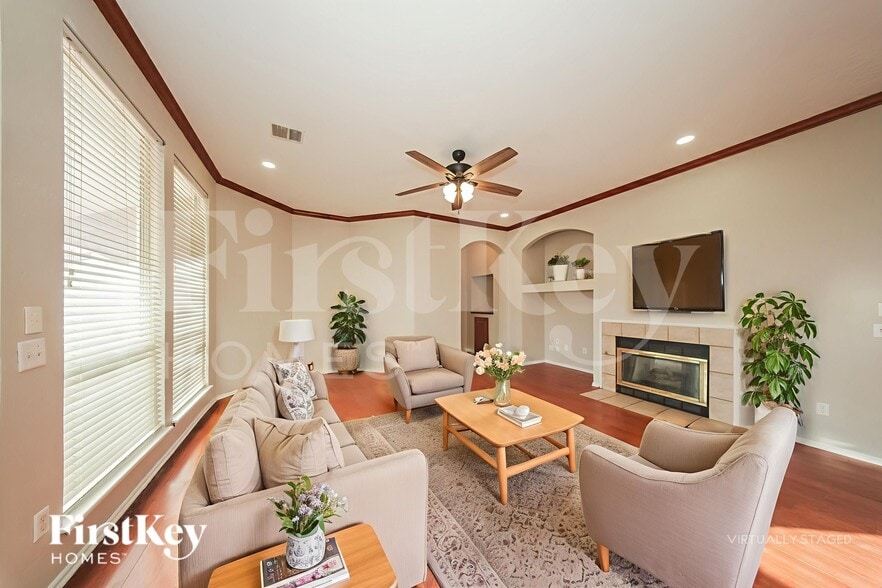 Building Photo - 12533 Youngs Pl