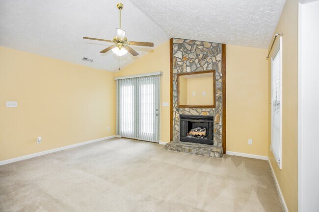 Building Photo - 3 Bedroom 2 Bathroom Nest in Fayetteville