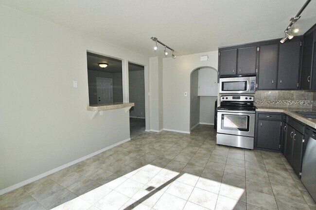 Building Photo - Charming Single-Level Home on the Bench
