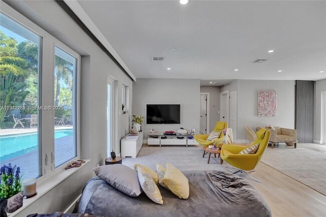 Building Photo - 2011 NE 31st Ct