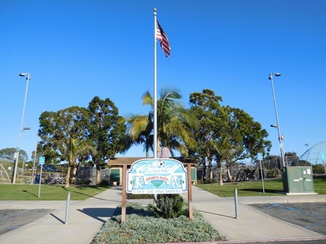 Building Photo - Upgraded, 2BD/2BA in Park Place: 1 Car Gar...