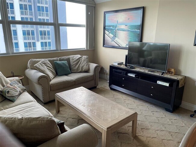 Building Photo - 209 N Fort Lauderdale Beach Blvd