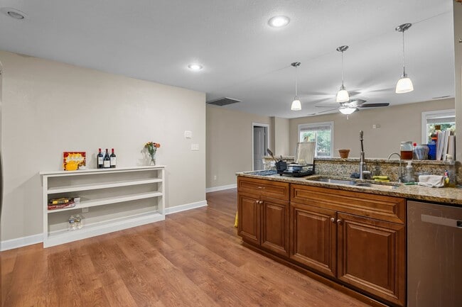 Building Photo - Beautifully Updated 4-Bedroom Home in Norf...