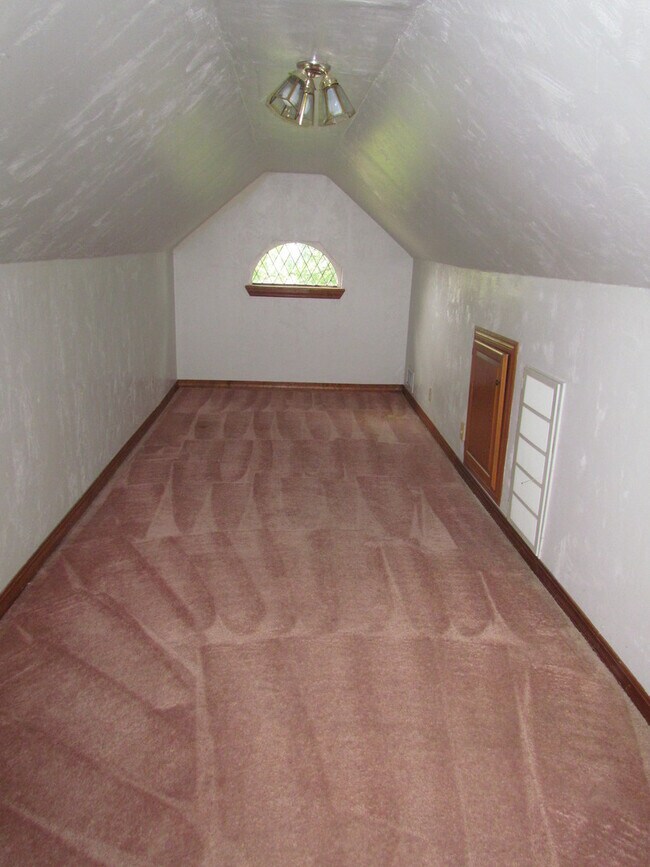 Building Photo - 4 or 5 bedroom and a bonus room with 4 baths for rent in SW OKC (Moore schools)!  Lots of space a...
