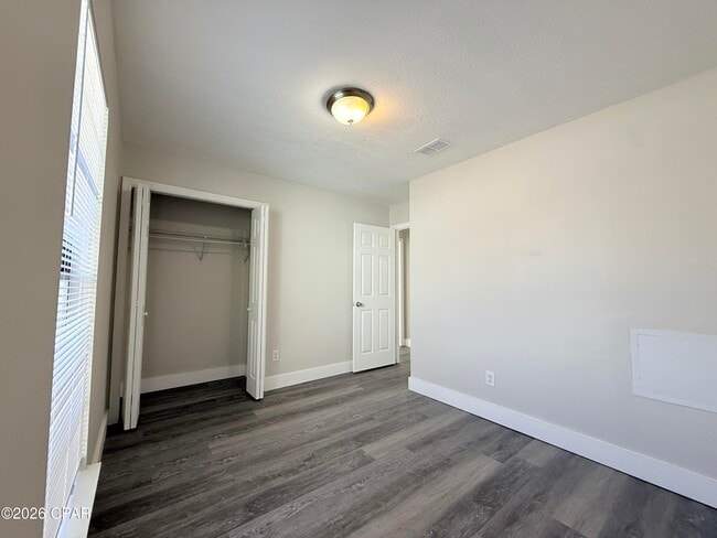 Building Photo - 6615 Enzor St