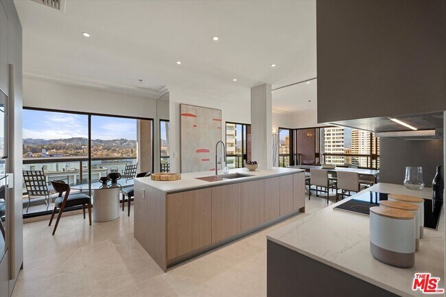 Building Photo - 10724 Wilshire Blvd