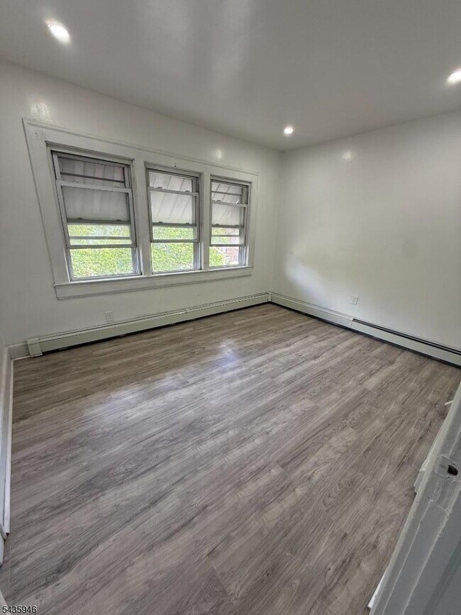 Building Photo - 85 Sunnyside Terrace