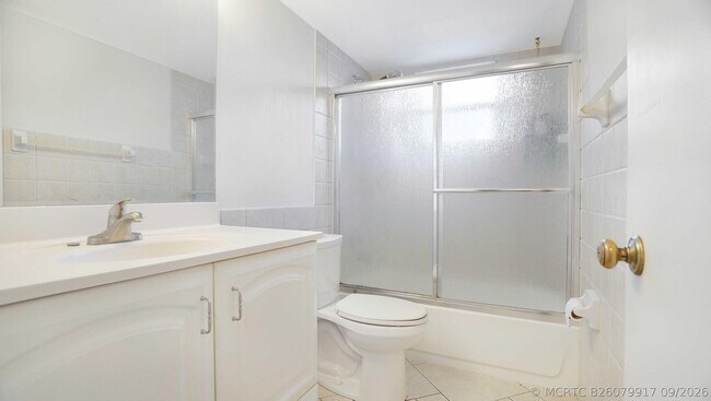 Building Photo - 505 Gardens Dr