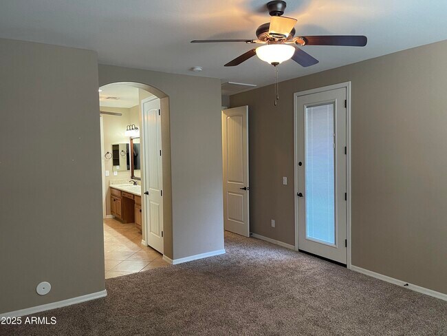 Building Photo - 2680 E Lodgepole Dr