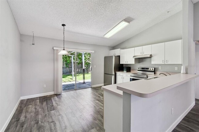 Building Photo - 331 Feather Tree Dr