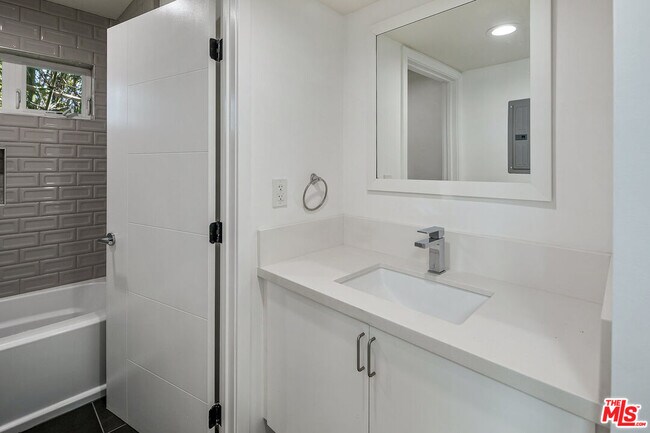 Building Photo - 6611 Leland Way