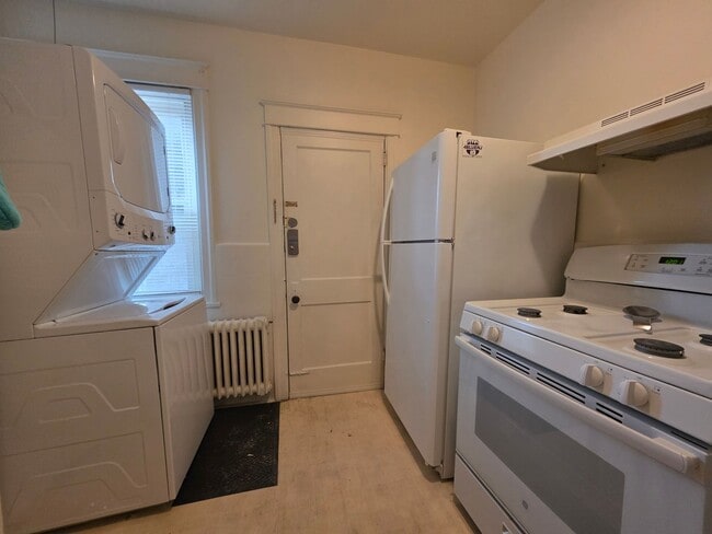 Building Photo - 2701 N Broom St