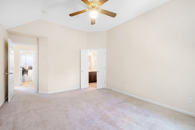 Building Photo - 1726 Rosenborough Ln S