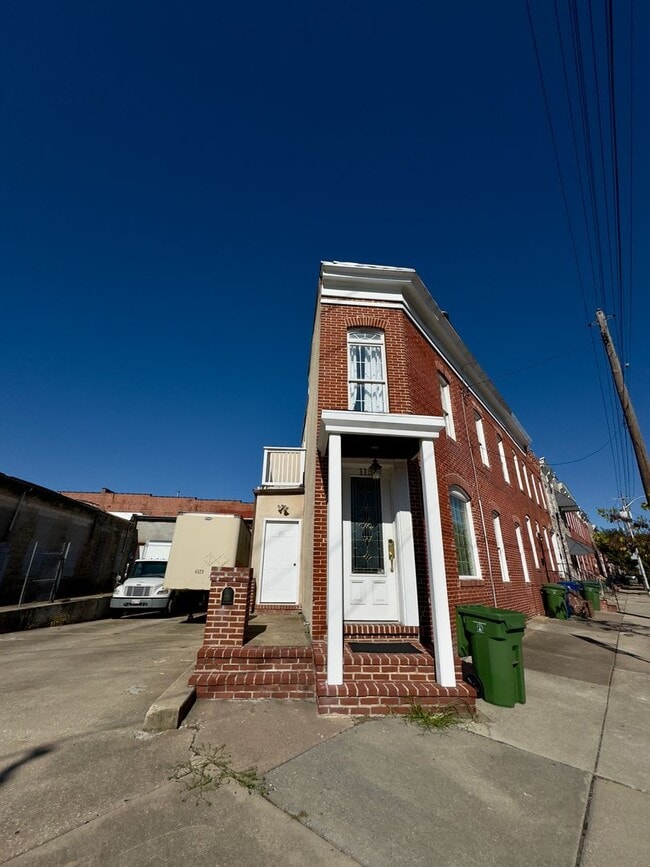 Building Photo - Charming 2Bed/2.5Bath in Washington Vilage - Extra Space in the Basement