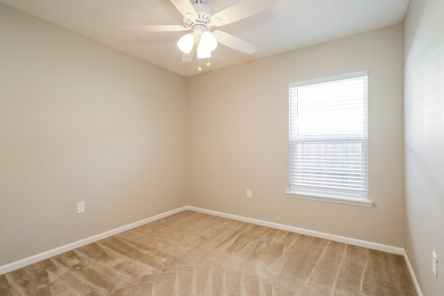 Building Photo - 3020 Angora Bay Dr